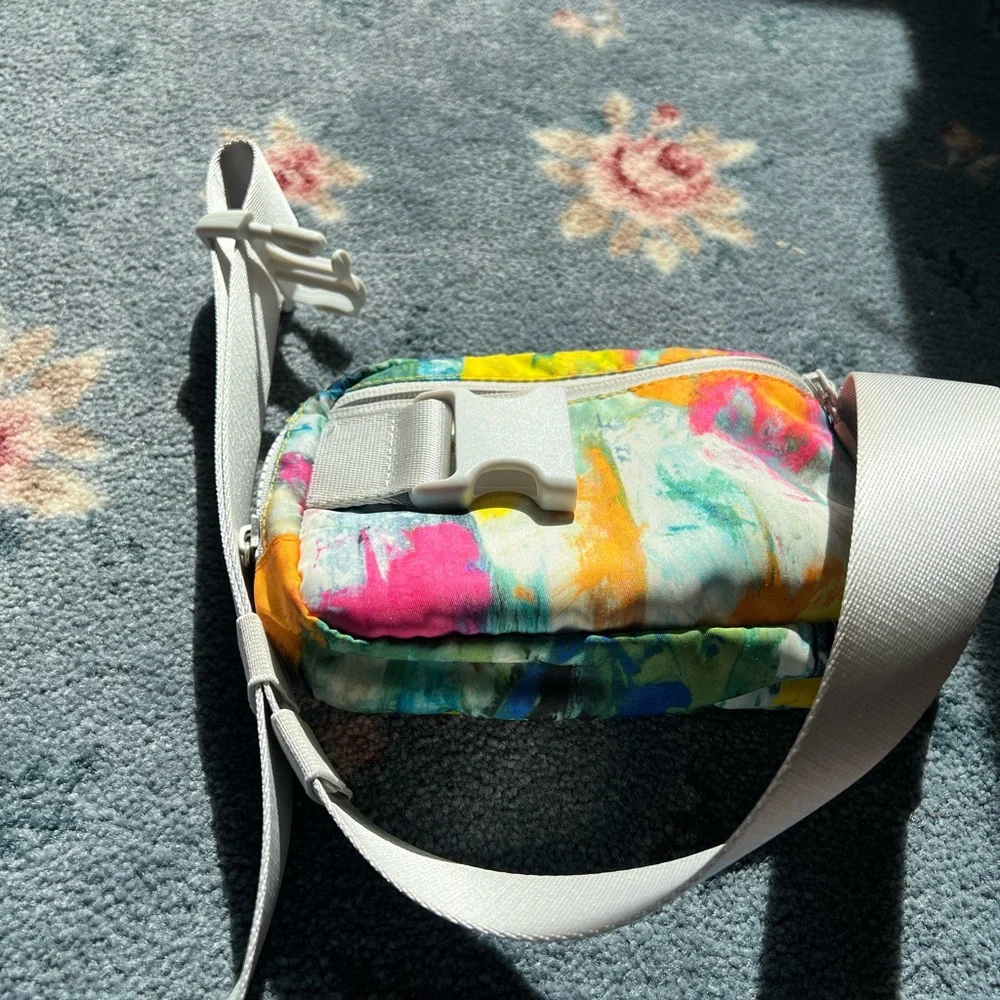 Lululemon Athletica Multicolor Abstract Colors Belt Bag crossbody - Picture 5 of 7